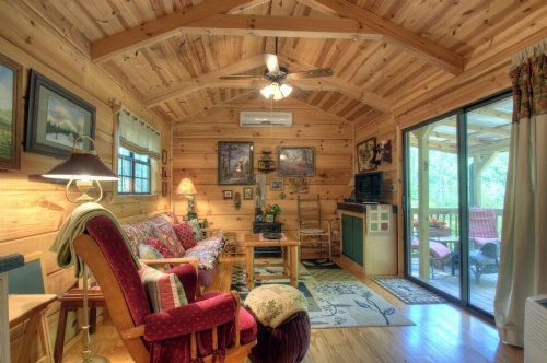 Deer Run Cabin image 3